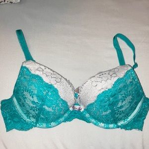 Women’s Victoria’s Secret Dream Angels all over lace push up plunge bra